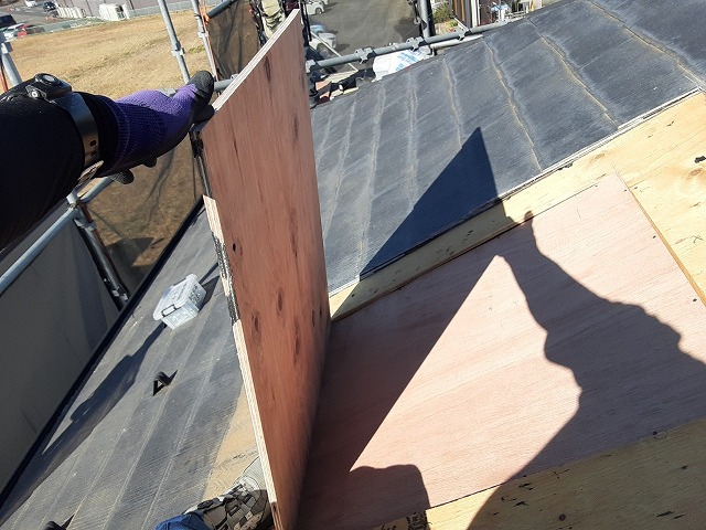 天窓撤去で穴埋め作業